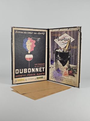 un livre ouvert sur lequel figurent l'image d'un verre à vin et d'une bouteille