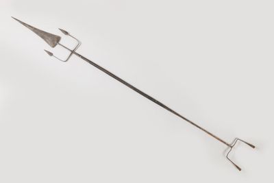 Longue lance en fer typique de MADAGASCAR.