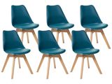 six chaises bleues aux pieds en bois sur fond blanc