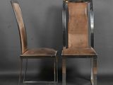 paire de chaises de salle à manger en chrome et cuir, avec des assises rembourrées marron