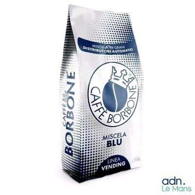 un gros plan d'un paquet de café sur fond blanc