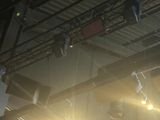 many lights that are hanging from the ceiling in the room