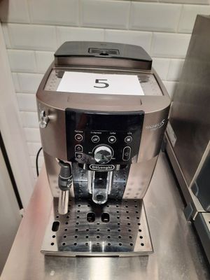 a coffee machine sitting on a counter in a kitchen