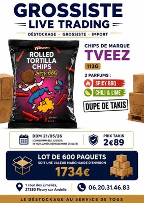un sachet de chips de tortilla posé sur des cartons