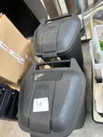 Lot de 2 poubelles plastiques, en l'état (photo 2)
