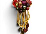 une image représentant une broche ornée d'un bouquet de fleurs