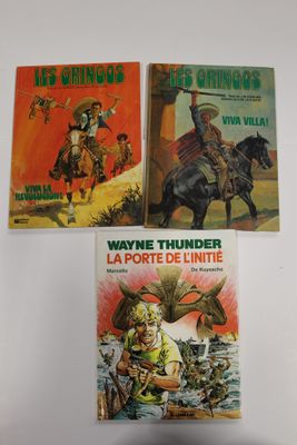 trois livres posés sur une table, sur fond blanc
