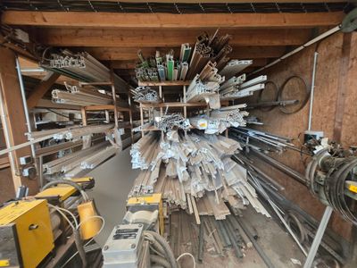 Stock de profilés PVC pour fenêtres