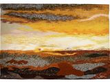 un tapis représentant un coucher de soleil à l'horizon et des nuages dans le ciel