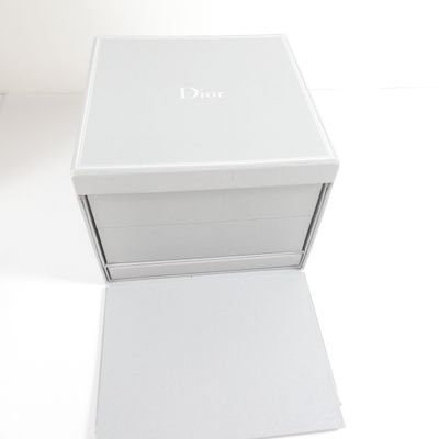 a picture of a white box with a logo on it
