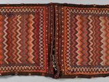un gros plan sur un morceau de tissu orné d'un motif