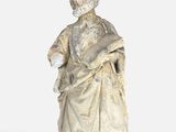une image représentant une statue d'une femme en robe blanche