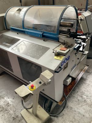 une image d'une machine dans une usine