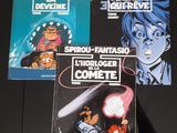 trois livres posés ensemble sur la table