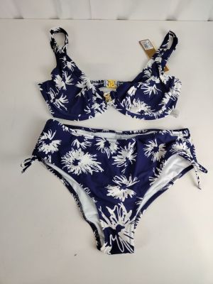 un maillot de bain à imprimé floral bleu et blanc
