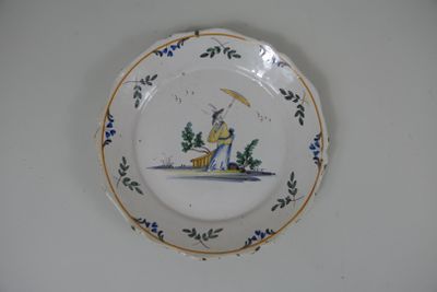 Assiette en faïence de Nevers à décor polychrome de chinois …