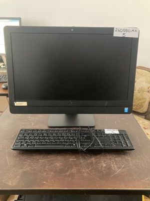 ordinateur de bureau Dell avec clavier et souris