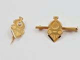 paire de broches maçonniques plaquées or, ornées d'un diamant