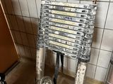 les canalisations d'une salle de bains en cours de travaux