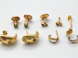 cinq paires de boucles d'oreilles en or et une paire de boucles d'oreilles