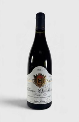 une bouteille de vin posée sur une table