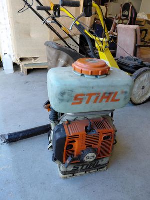 a small machine that is sitting in the garage