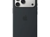 l'arrière d'une coque noire d'iPhone sur laquelle figurent trois objectifs d'appareil photo