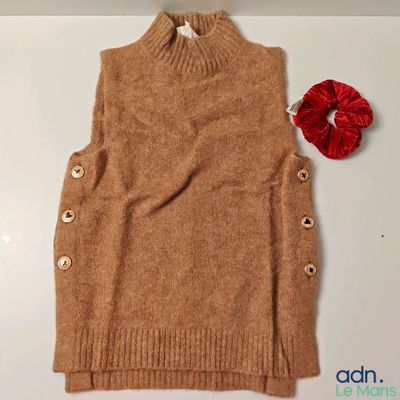 an image of a sweater with buttons on it