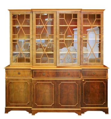 Bibliothèque deux corps, ouvrant par huit vantaux dont quatr…