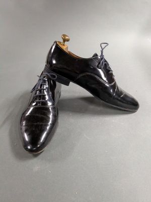 a pair of black shoes sitting on top of a table