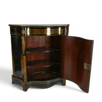 Meuble d'entre-deux de forme galbée à décor de marqueterie d… (photo 3)