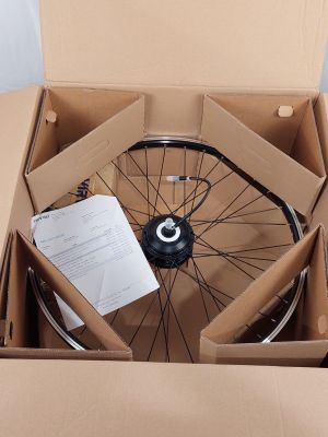 une boîte contenant une roue de vélo