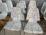 many chairs that are lined up on the floor