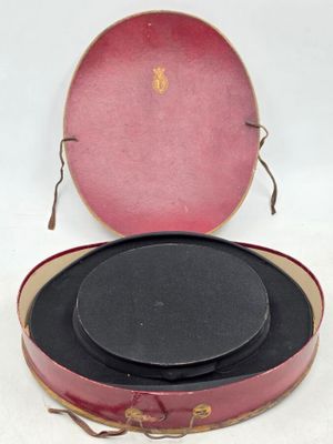 622 / CH-B3 / Chapeau claque dans sa boite, chiffré "C.