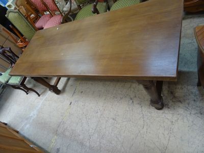 Une table de ferme