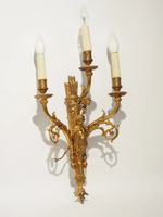 Applique en bronze doré à trois bras de lumières fût à décor…