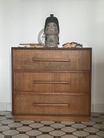 COMMODE dans le gout norvégien ouvrant par trois tiroirs