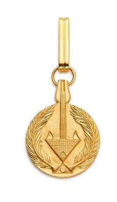 gros plan d'une médaille sur fond blanc