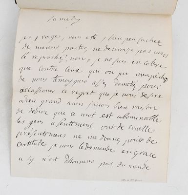 une vieille lettre écrite à la main sur un morceau de papier avec une écriture dessus
