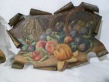 une image d'une peinture de fruits sur une planche de bois
