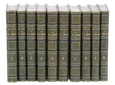 six livres alignés sur un fond blanc