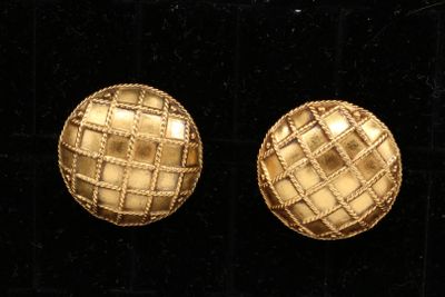 two pairs of gold tone earrings with a woven design on them