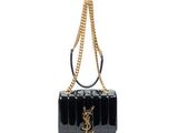 Petit sac noir verni Saint Laurent avec bandoulière en chaîne dorée