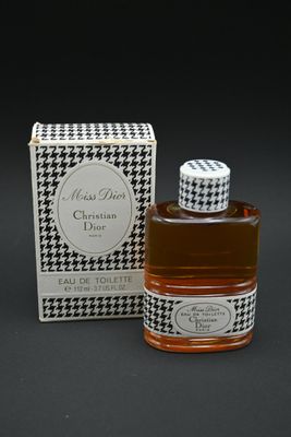Flacon de parfum ( eau de toilette) "Miss Dior" par Christia…