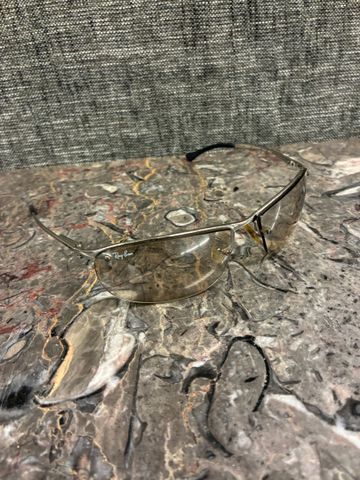 RAY BAN Paire de lunettes de soleil vintage et son étui Etat d'us...