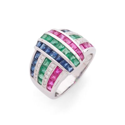 une bague ornée de saphirs multicolores, d'émeraudes et de diamants
