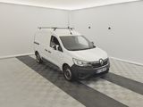 une camionnette blanche garée dans un garage