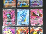 un groupe de cartes pokemon posées sur une table