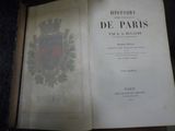 un livre avec l'image d'un blason