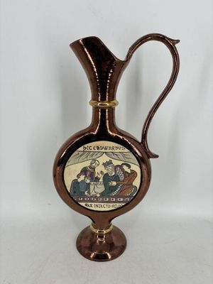 une image représentant un vase marron sur lequel figure la photo d'une famille